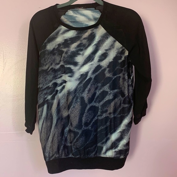 Three quarter white black grey top blouse sport chic animal snake tiger leopard - Picture 3 of 13